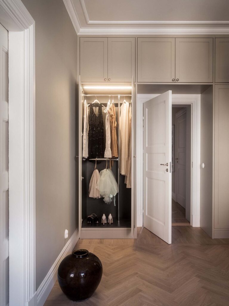 Smart wardrobe fittings