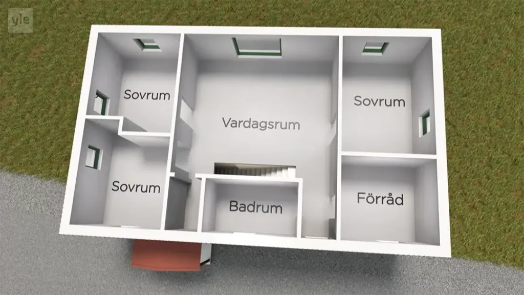 Stiligt - En vy uppifrån av en enkel planlösning på Tjörn, märkt på svenska, som visar tre sovrum, ett vardagsrum, ett badrum och ett förråd – perfekt inspiration för dina husdrömmar.